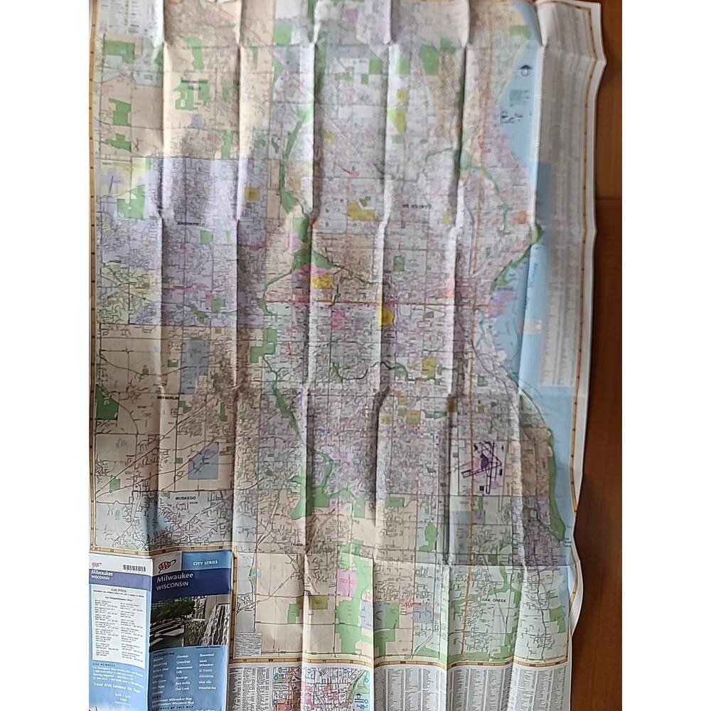 AAA Milwaukee Wisconsin City Series Map - Picture 3 of 10